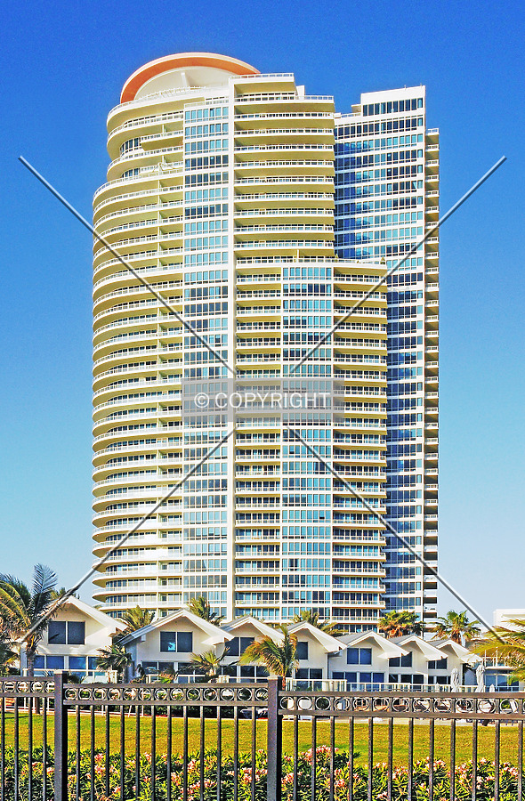 Continuum on South Beach, South Tower by Jorge Molina