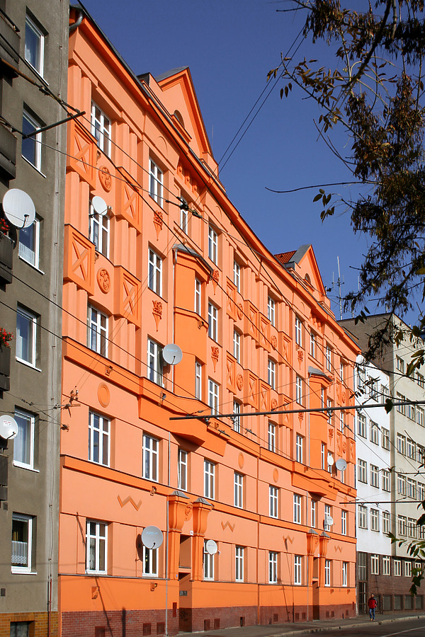 Anglické Nábřeží 7-9 by Daniel Kieckhefer