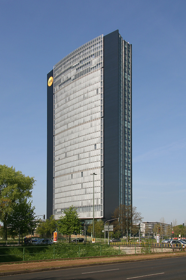 ARAG Tower by Michiel van Dijk