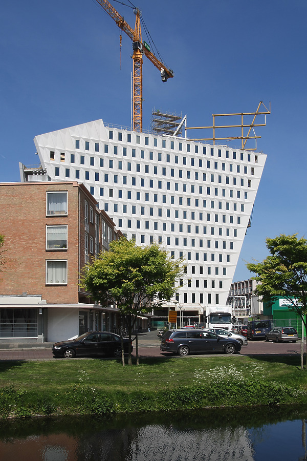 Stadskantoor Leyweg by Michiel van Dijk