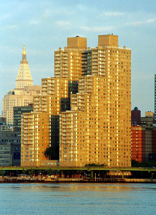 River Gate Apartments by Scott Murphy