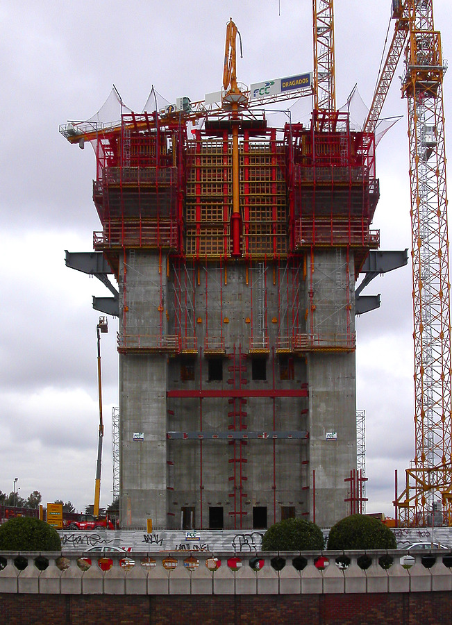 Torre Caja Madrid by Cesar Serrano