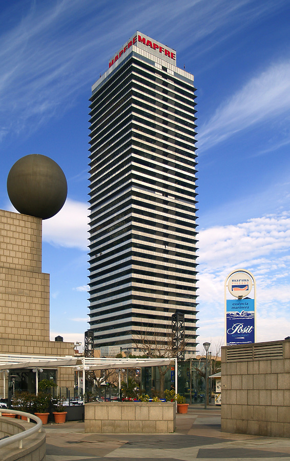 Torre Mapfre by Cesar Serrano