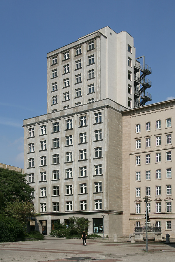 Allianz-Europahaus by Michiel van Dijk