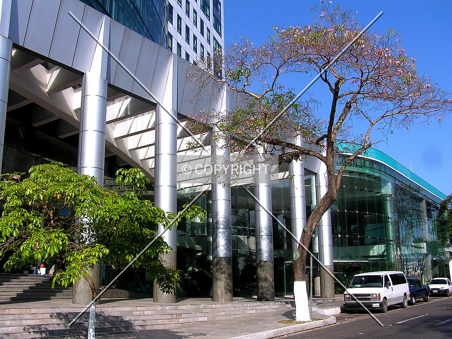 Torre Empresarial by Luis Ibáñez