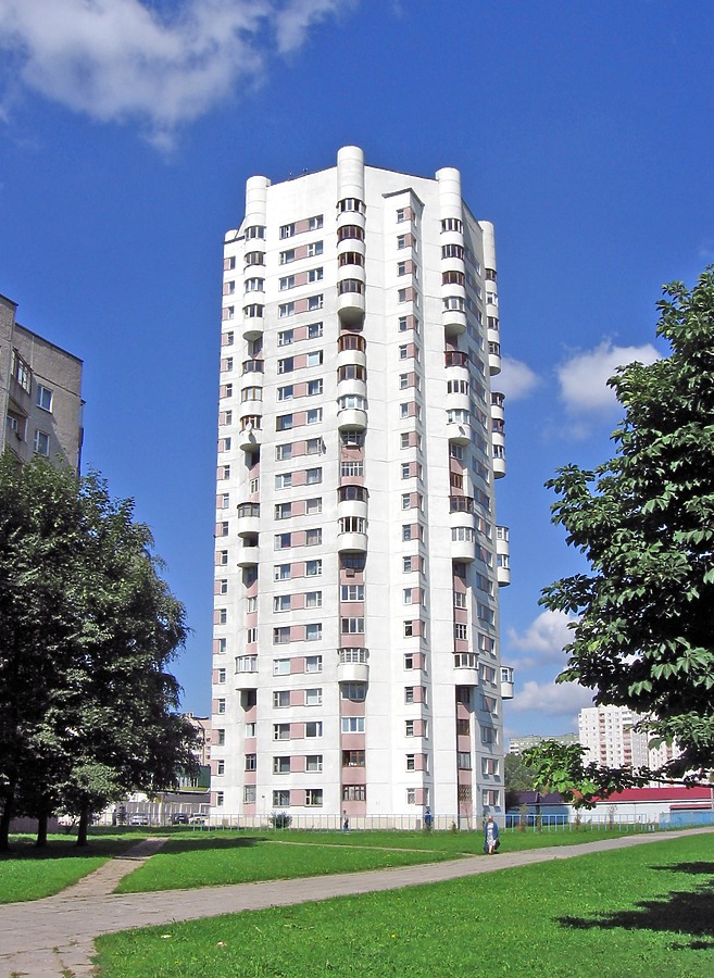 Prospekt Rokossovskogo 82 by Alexei Bobko