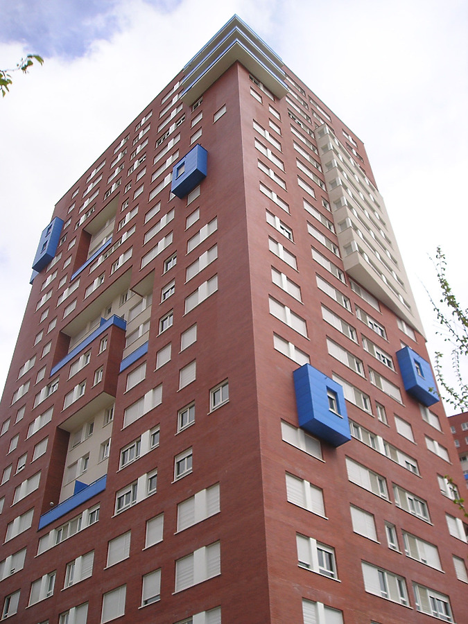 Torre VI by Mikel Allende