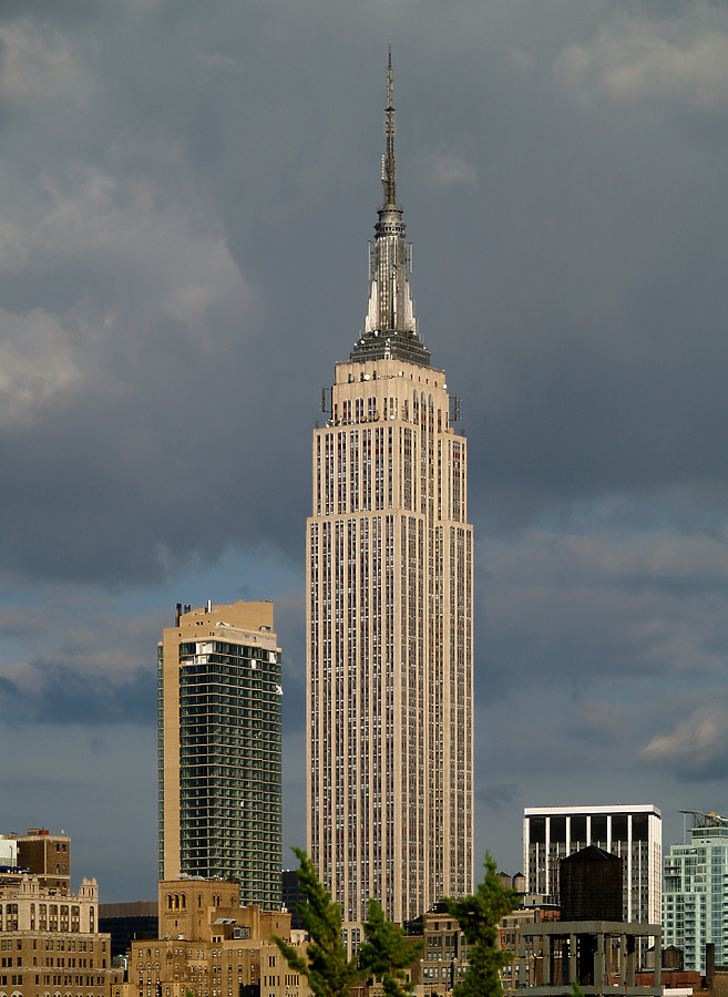 Empire State Building by Cesar Serrano