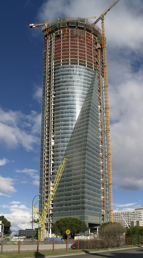 Torre Espacio by Cesar Serrano