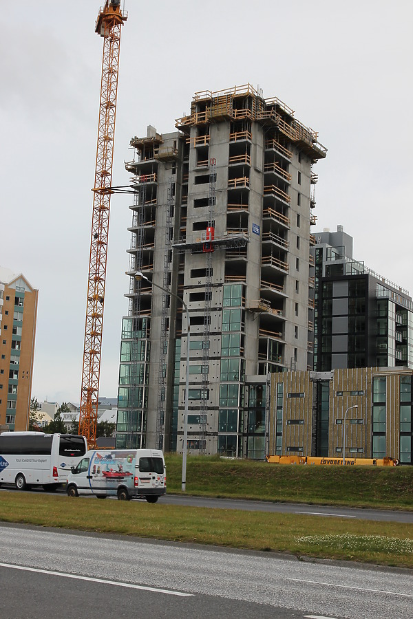 Vatnsstígur 20-22 by Kjetil Balog