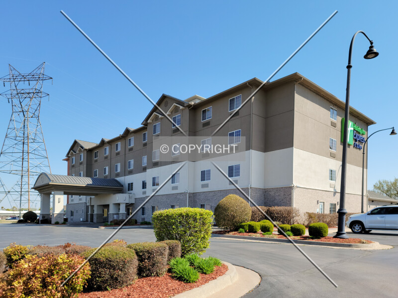 Holiday Inn Express & Suites Jenks