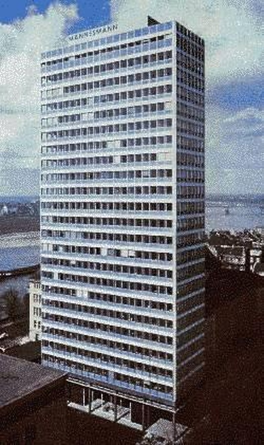 Vodafone-Hochhaus by Hochtief
