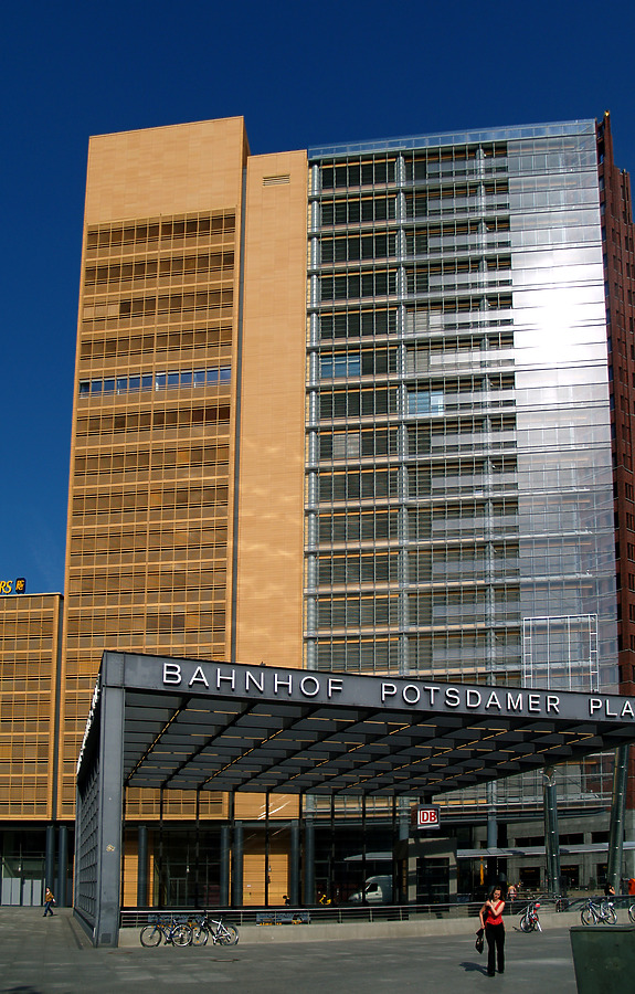 Potsdamer Platz 11 by Cesar Serrano