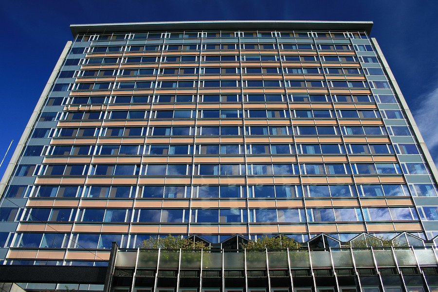 Universitetsgata 2 by Kjetil Balog
