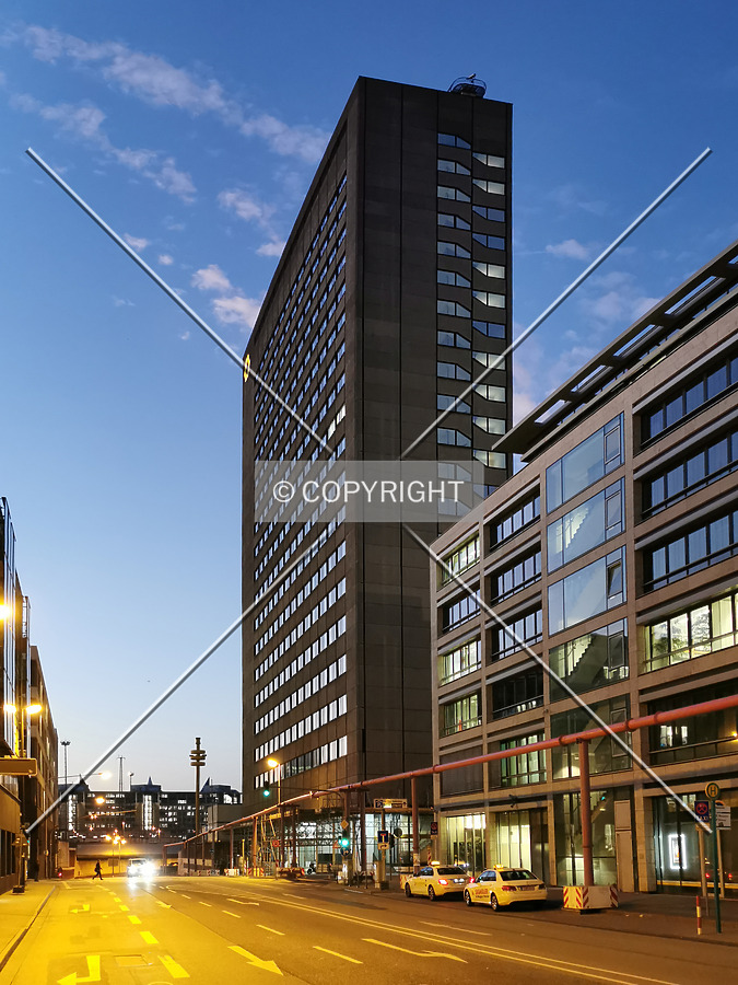 Bürohochhaus Commerzbank Trading Center by Nephilim
