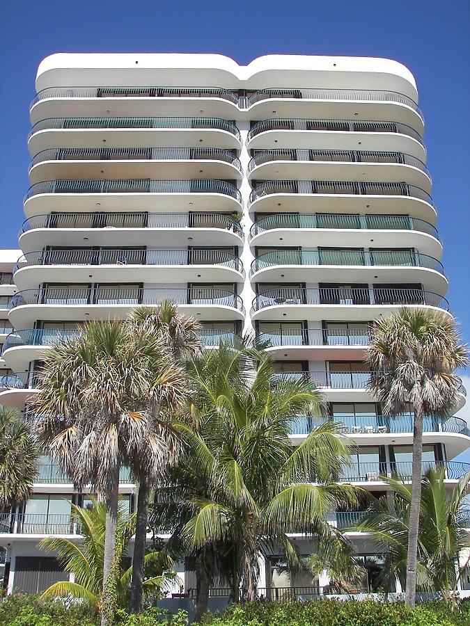 Champlain Towers North Photo 390091246 Stock Image SKYDB