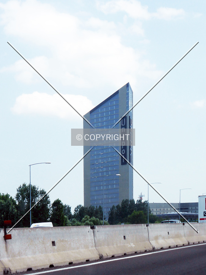 Torre Unipol by Nephilim