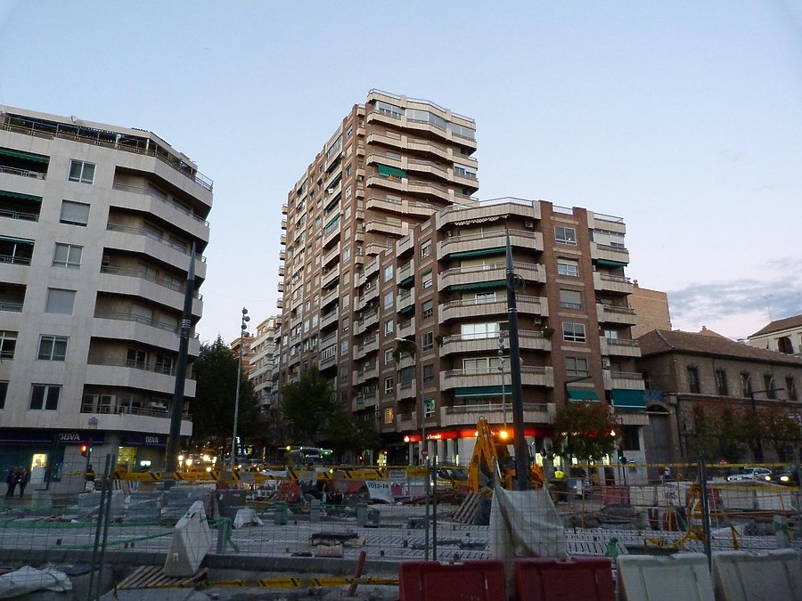 Avenida del Doctor Oloriz, 2 by Judikaël Ninon