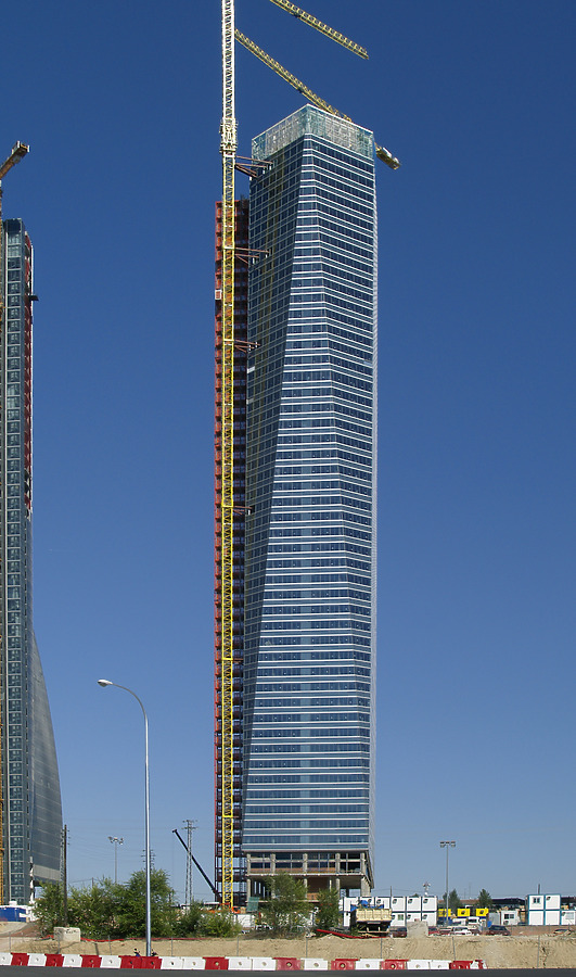 Torre de Cristal by Cesar Serrano
