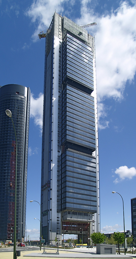 Torre Caja Madrid by Cesar Serrano