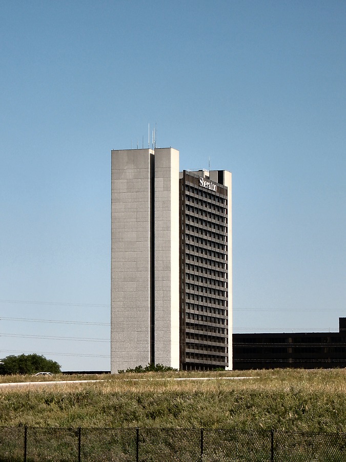 DoubleTree Bloomington Minneapolis South Tower by James Peacock