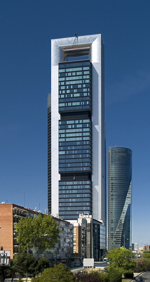Torre Caja Madrid by Cesar Serrano