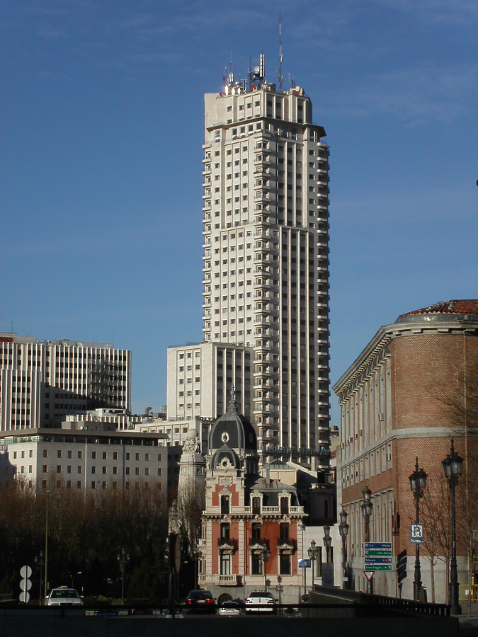 Torre de Madrid by Cesar Serrano