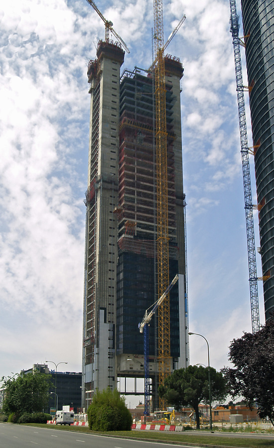 Torre Caja Madrid by Cesar Serrano