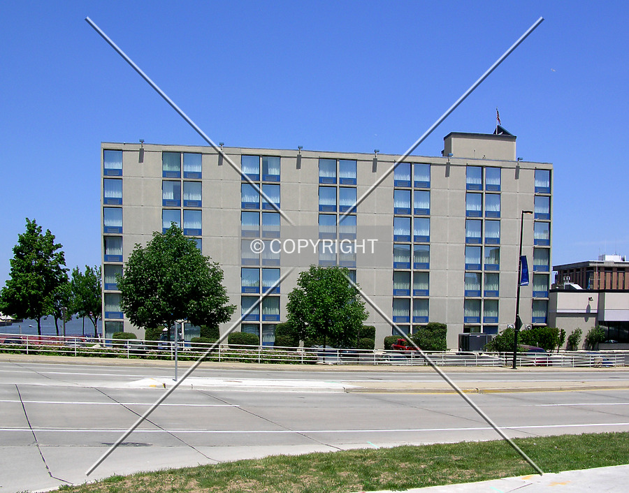 Hampton Inn Green Bay Downtown by Chris Patriarca