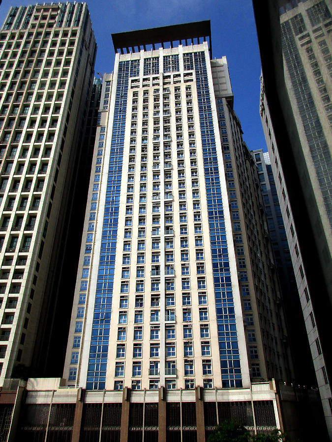 Le Grand Tower 1 by Daniel Kieckhefer