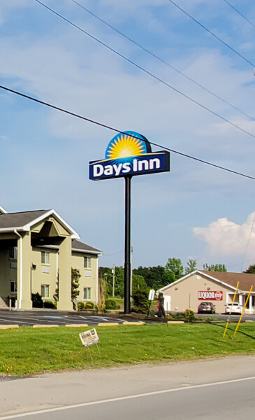 Days Inn Sign