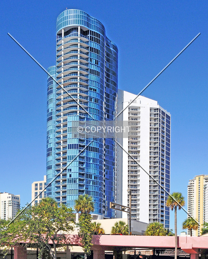 Las Olas River House by Jorge Molina