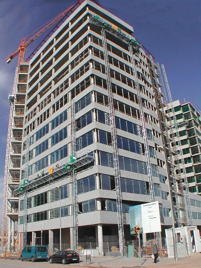 Torre Diagonal Mar by David Guija