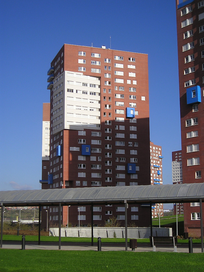 Torre VI by Mikel Allende