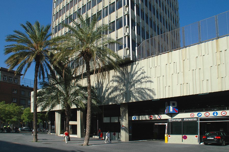 Edificio Colón by John Bek