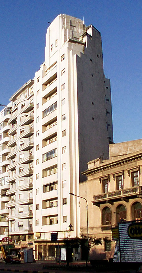 Palacio Avenida by Daniel Kieckhefer