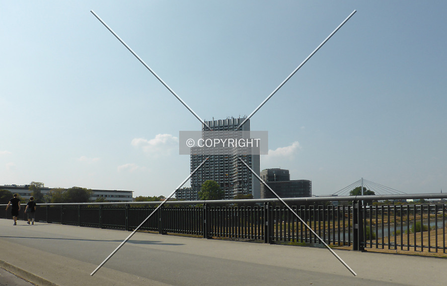 Appartment-Hochhaus am Collini-Center by Nephilim