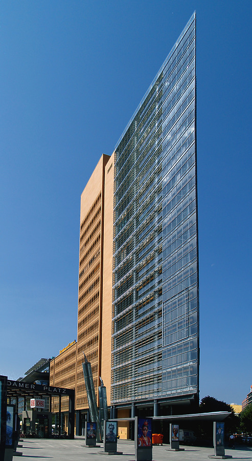 Potsdamer Platz 11 by Cesar Serrano