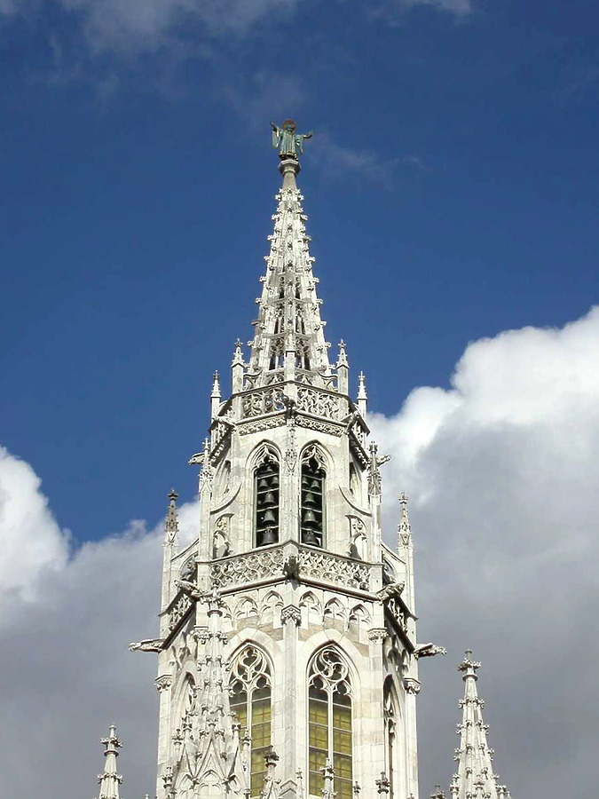 Neues Rathaus by Cesar Serrano