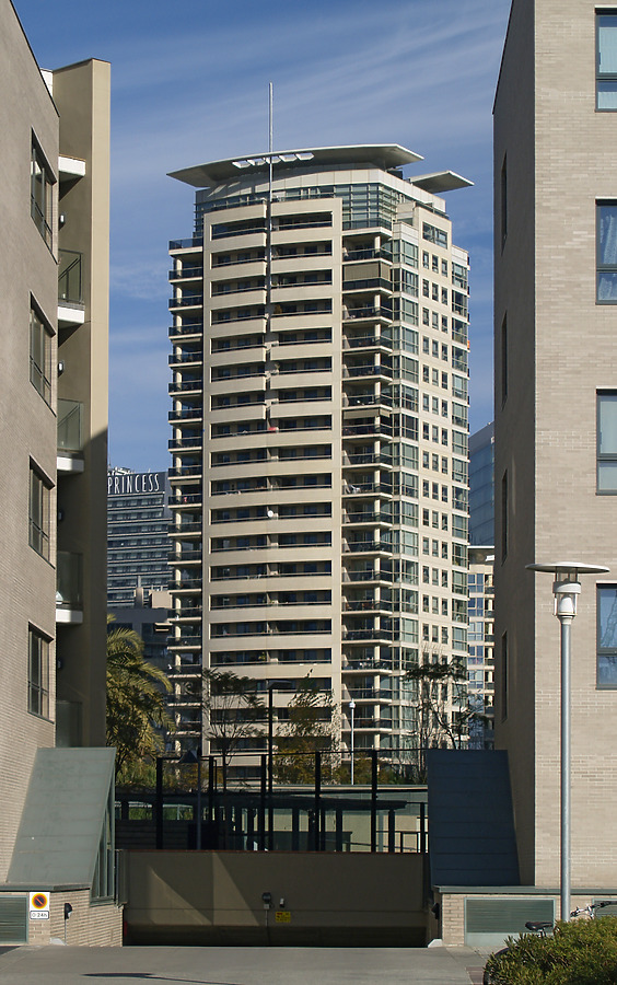 Illa del Llac 2 by Cesar Serrano