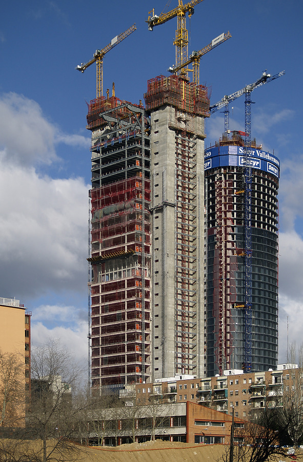 Torre Caja Madrid by Cesar Serrano