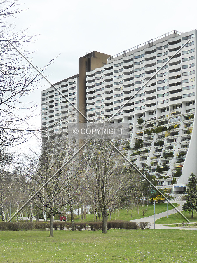 Wohnpark Alterlaa - Block B3-B8 by Nephilim