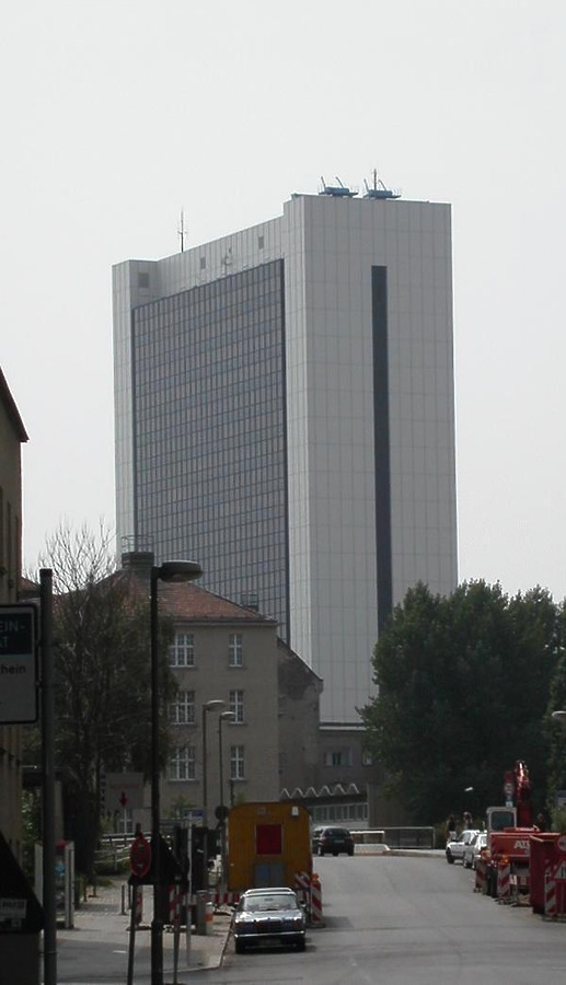 Internationales Handelszentrum Berlin by Cesar Serrano