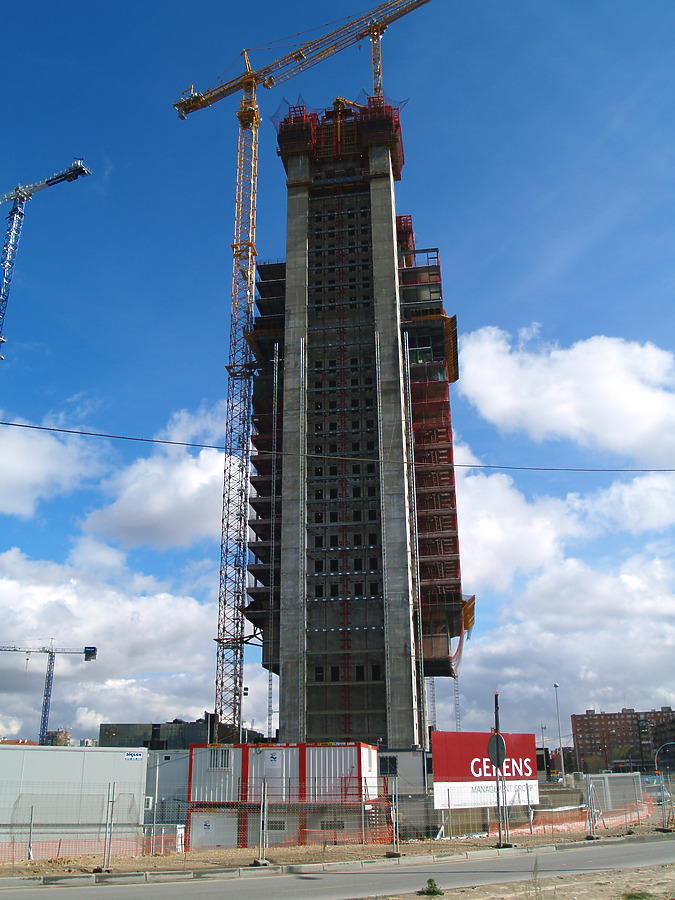 Torre Caja Madrid by Cesar Serrano