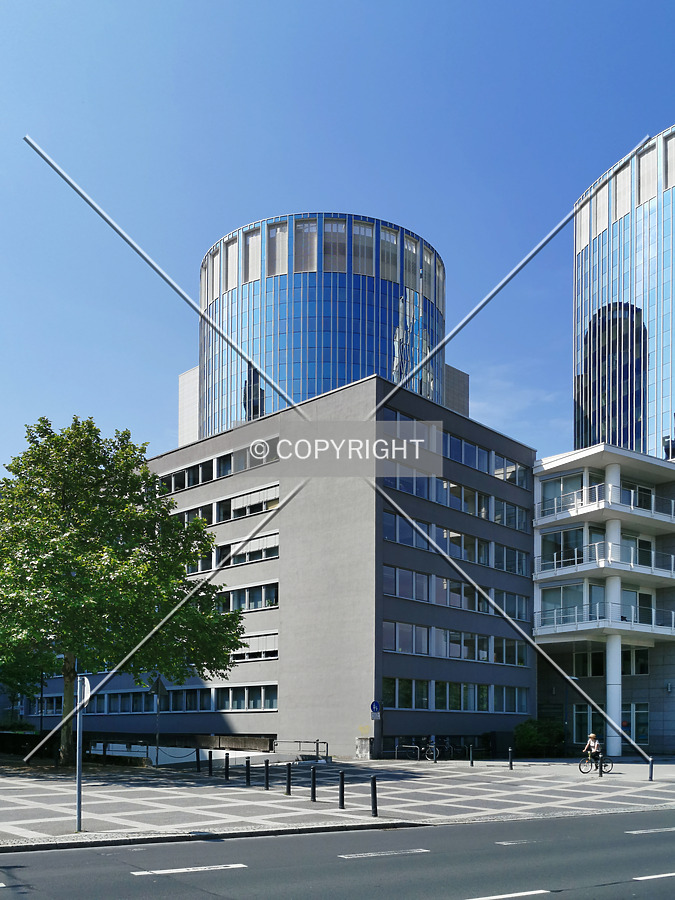 Haus der Wirtschaft - Turm 2 by Nephilim