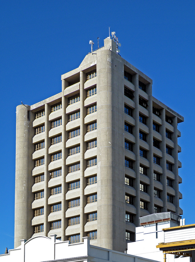 Reserve Bank of Fiji Building by Horst Kiechle