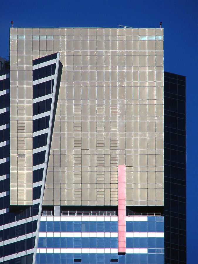 Eureka Tower by Wilson Ling