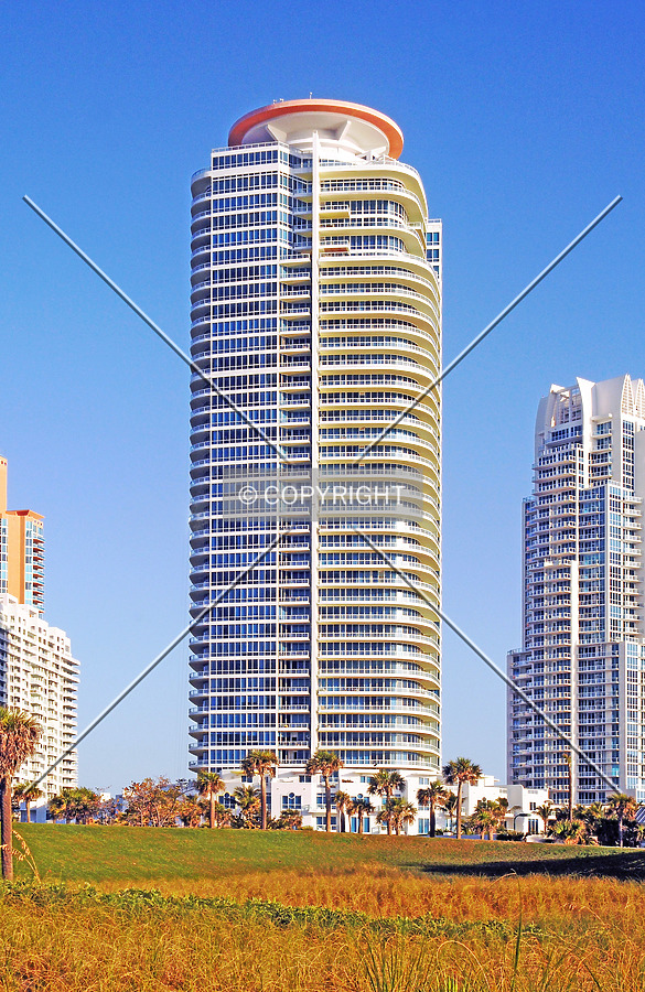 Continuum on South Beach, South Tower by Jorge Molina
