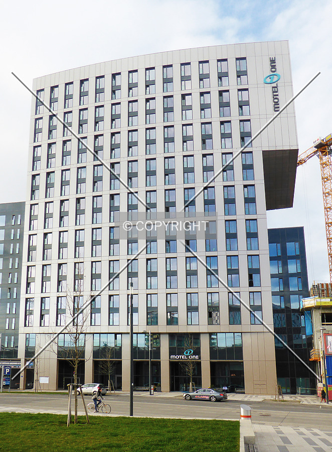 Motel One Hauptbahnhof by Nephilim
