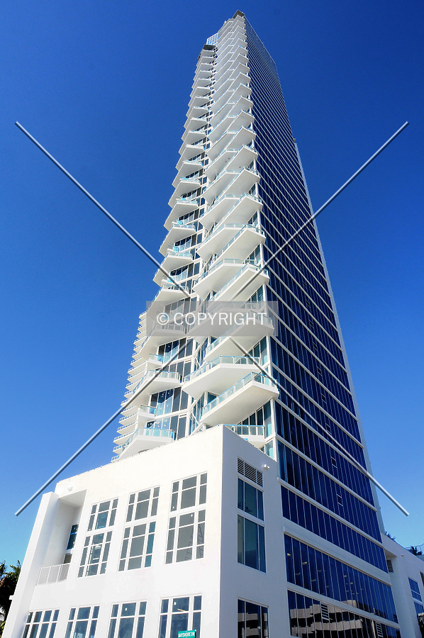 Paramount Bay at Edgewater Square by Jorge Molina